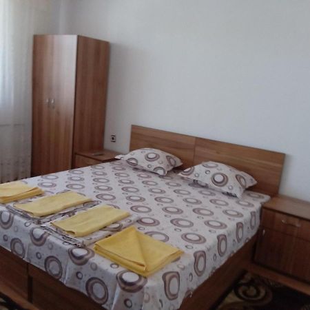 Къща За Гости Петрови Primorsko Buitenkant foto